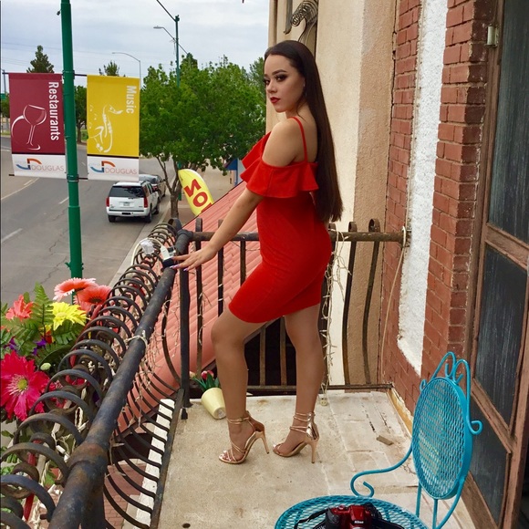 NWT Red Cold Shoulder Dress size Medium - Picture 5 of 8